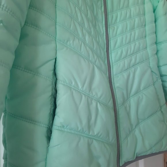 Under Armor Coldgear Puffer Lightweight, Waterproof, and Windproof Jacket - Picture 6 of 12